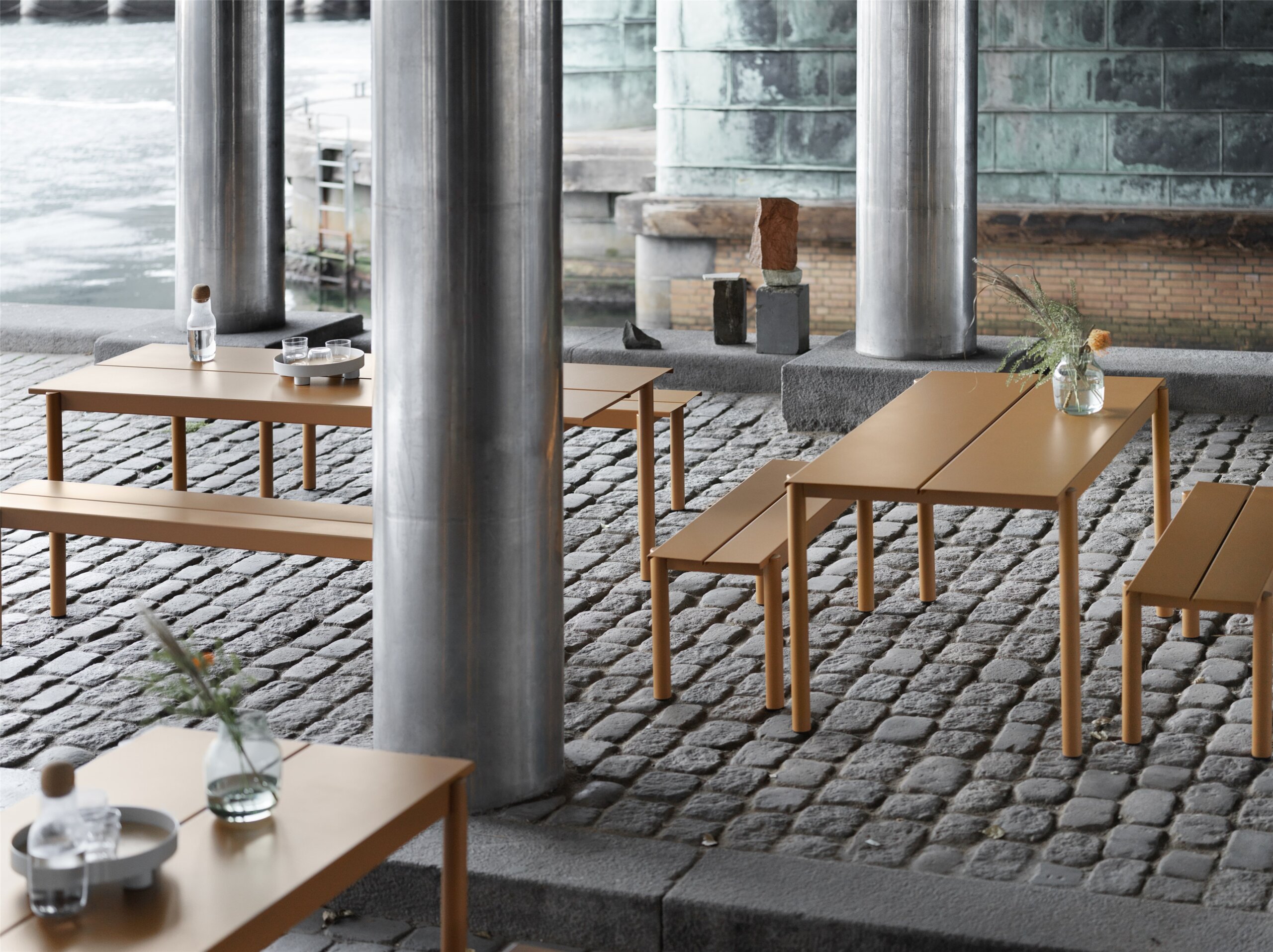 Linear-Steel-Table-Bench-Burnt-Orange-Platform-Corky-silent-Muuto-Org_150.jpg
